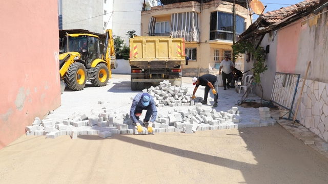 Nazilli Belediyesi'nden 41 noktada eş zamanlı yol seferberliği