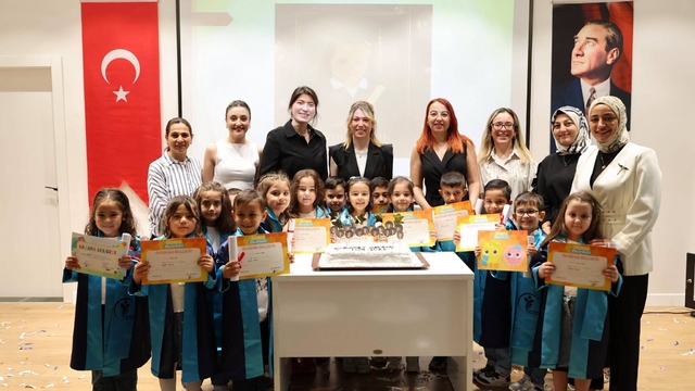 Merkezefendi'de kreş öğrencilerinin mezuniyet sevinci