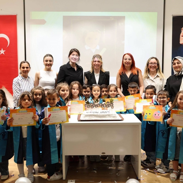 Merkezefendi'de kreş öğrencilerinin mezuniyet sevinci