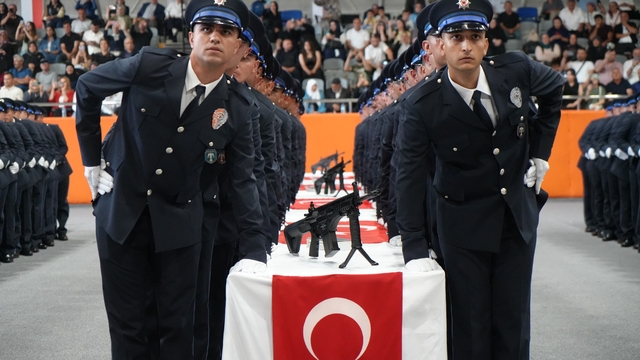 Bayburt'ta 342 polis adayı mezuniyet sevinci yaşadı