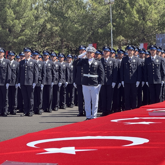 Şehit Ali Gaffar Okkan Polis Meslek Eğitim Merkezi'nde mezuniyet töreni yap...