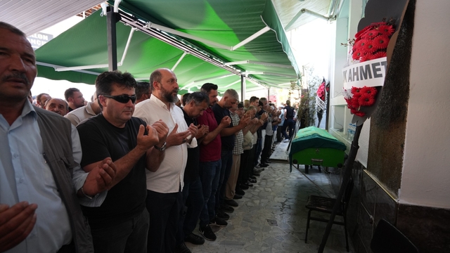 Cesedi Kızılırmak Nehri'ne düşen otomobilde bulunan 2 çocuk annesi toprağa verildi