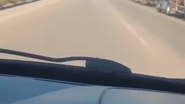 Otobanda kaza kamerada, kıl payıyla kazadan kurtuldu