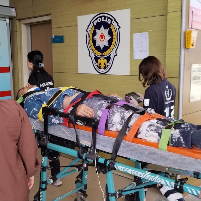 Bursa'da 4 metre yükseklikten düşen sıva ustası yaralandı