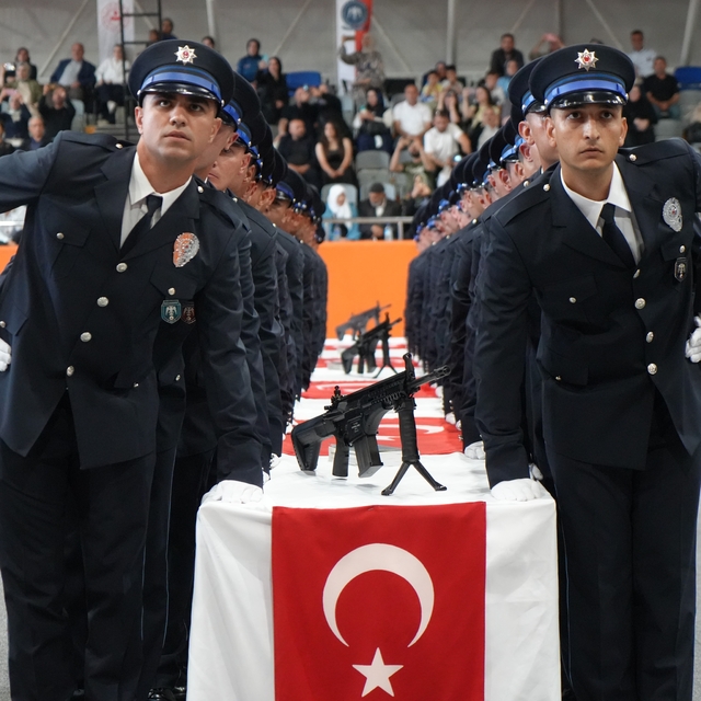 Bayburt'ta 342 polis adayı mezuniyet sevinci yaşadı