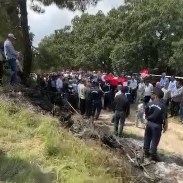 Düğününe 2 gün kala kazada ölen uzman çavuş toprağa verildi