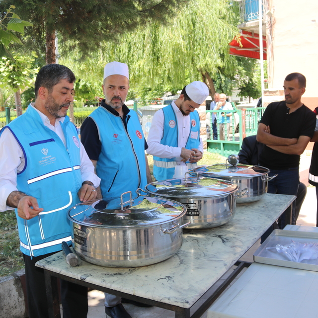 Amasya ve Taşova'da vatandaşlara aşure ikram edildi