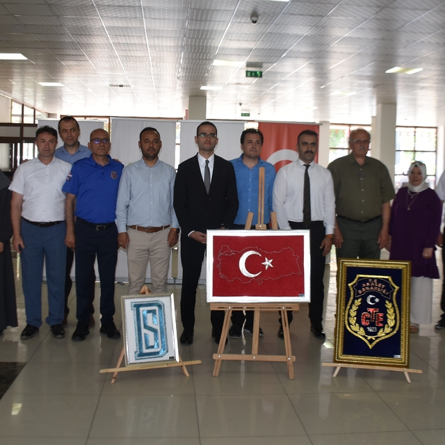 Boyabat'ta denetimli serbestlik yükümlüleri el sanatları sergisi açtı