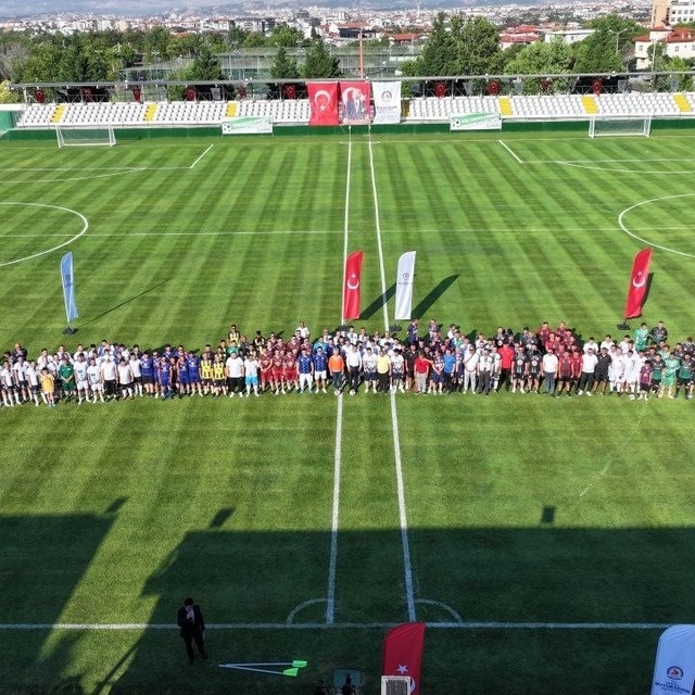 Denizli Büyükşehir Belediyesi Birimler Arası Futbol Turnuvası coşkuyla başl...
