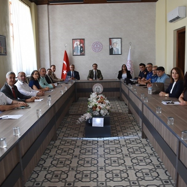 Salihli'de kadına şiddet ve çocuk koruma için kritik toplantı