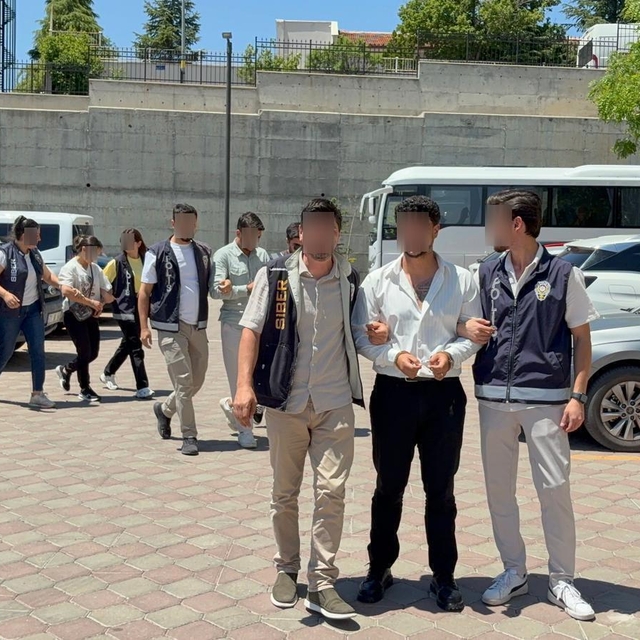 Yasa dışı bahis operasyonunda adliyeye sevk edilen 11 şüpheli serbest bırak...