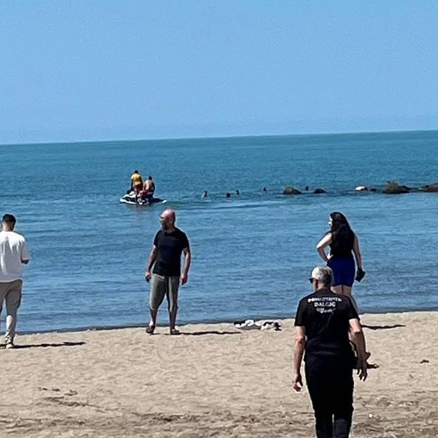 Denizde boğulma tehlikesi geçirdi, hastanede hayatını kaybetti