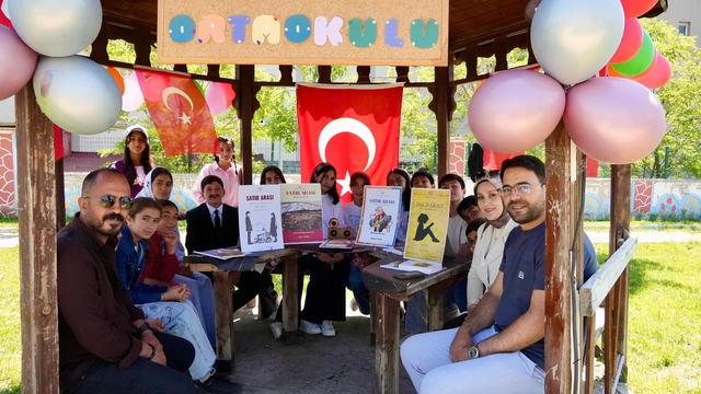 Eleşkirt'te öğrenciler okudukları kitapları sanatla anlattı