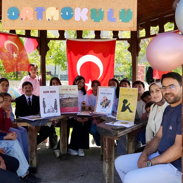Eleşkirt'te öğrenciler okudukları kitapları sanatla anlattı