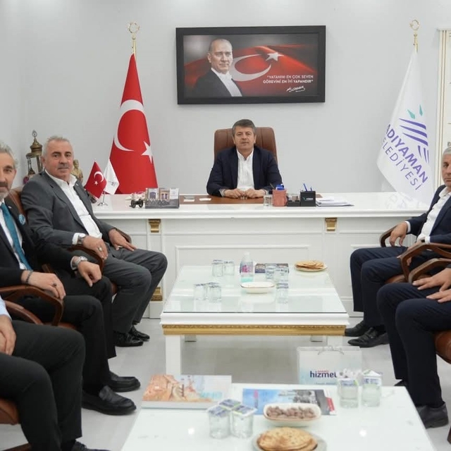 Hizmet-İş Genel Başkanvekili Özdemir'den belediye işçilerine birlik çağrısı