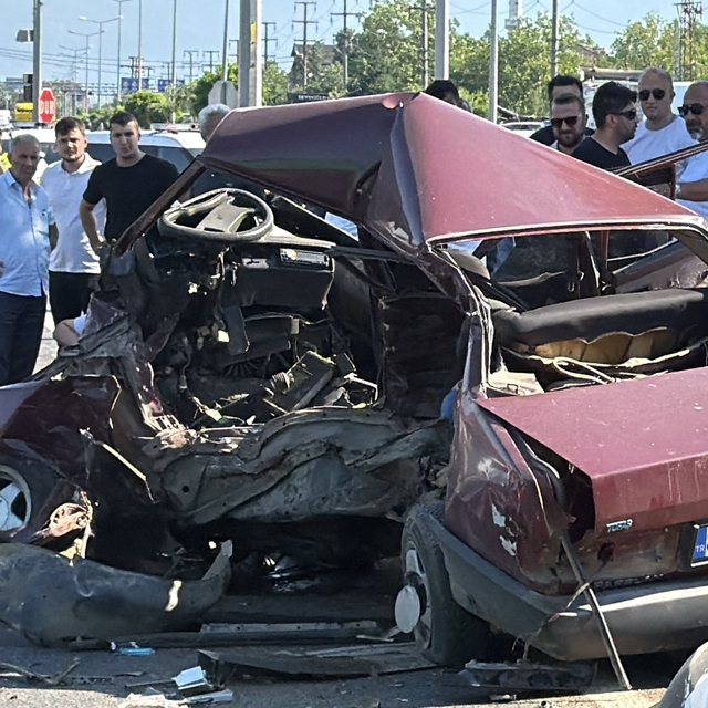 Milletvekili Ercan Öztürk kaza yaptı
Milletvekili Öztürk'ün kullandığı otom...