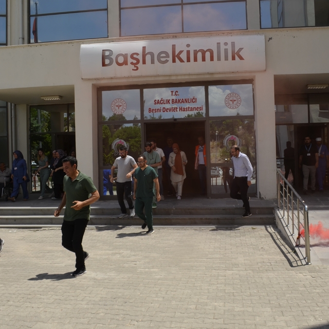 Devlet hastanesindeki acil durum tatbikatı gerçeği aratmadı
