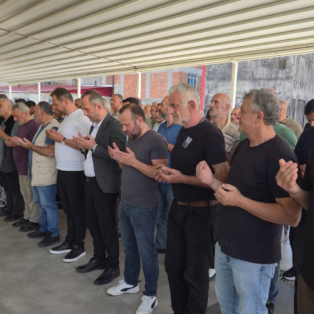 Rize'deki feci kazada hayatını kaybedenler toprağa verildi