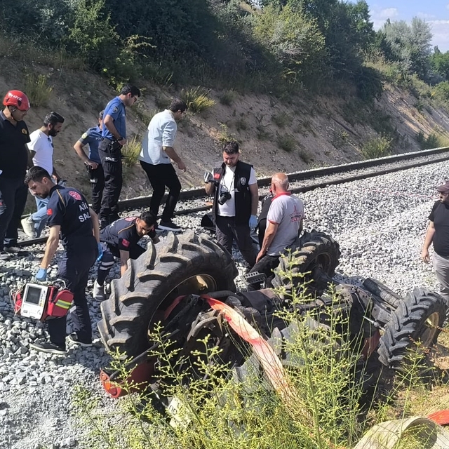 Malatya'da devrilen traktörün sürücüsü hayatını kaybetti