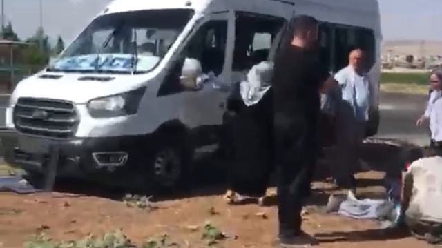 Batman'da yolcu minibüsü ile para nakil minibüsü çarpıştı: 15 yaralı