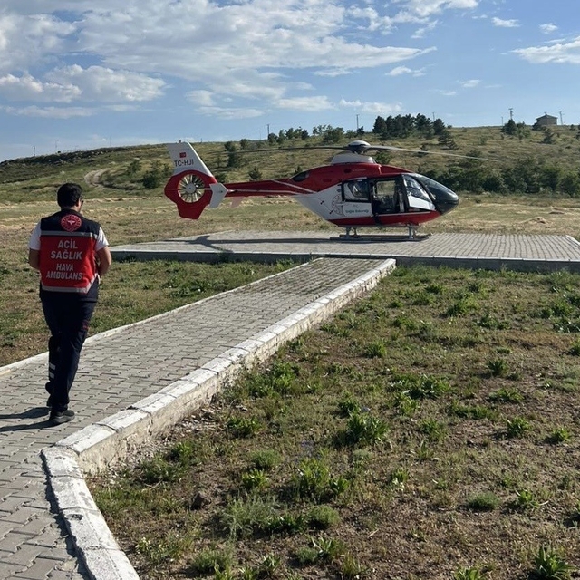 Erciş'ten Van'a bebek için hava ambulansı seferberliği