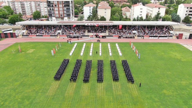 Kastamonu'da eğitimlerini tamamlayan 479 polis adayı törenle mezun oldu