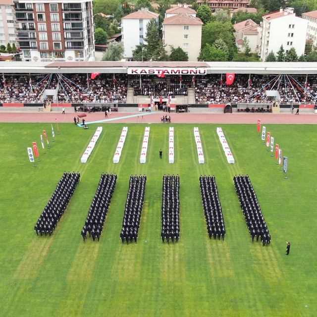 Kastamonu'da eğitimlerini tamamlayan 479 polis adayı törenle mezun oldu