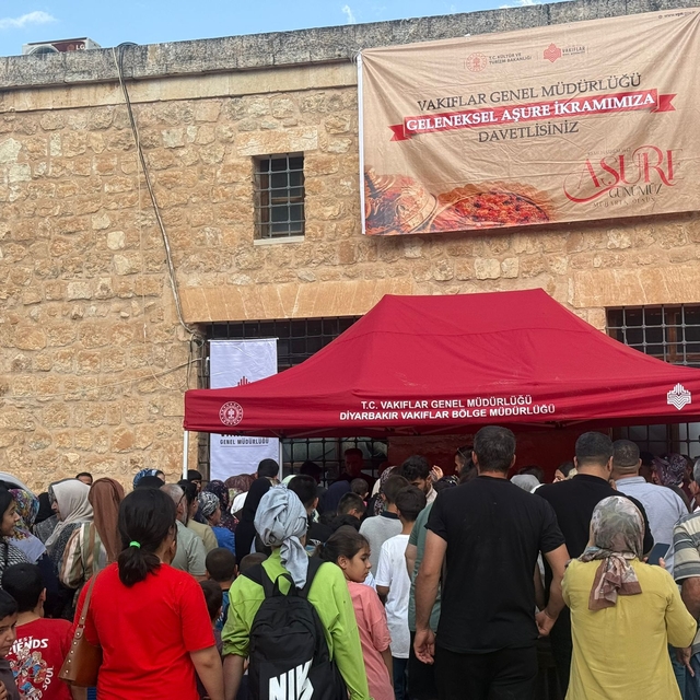 Diyarbakır, Bingöl, Batman ve Mardin'de 16 bin 300 kişiye aşure ikram edile...