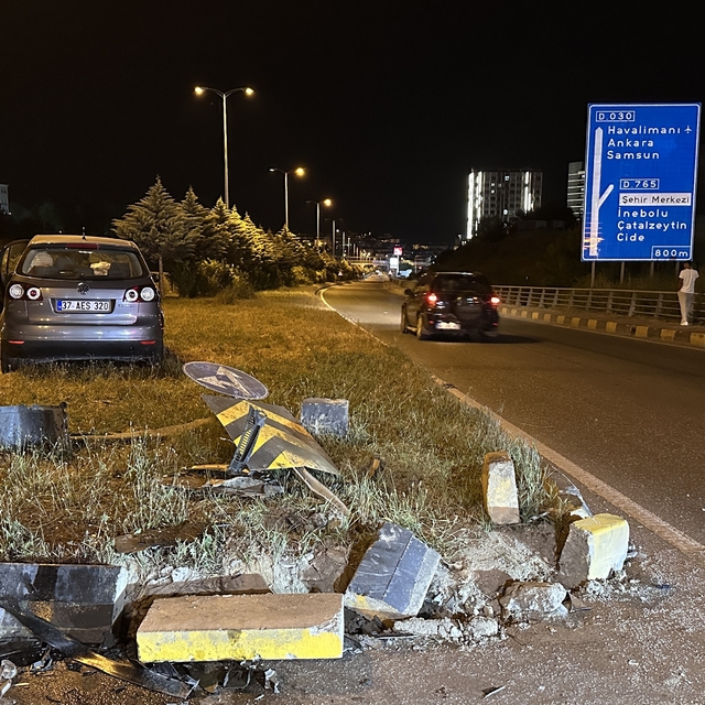 Kastamonu'da iki otomobilin çarpıştığı kazada 4 kişi yaralandı