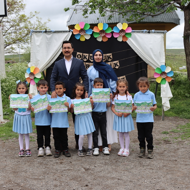Kars'ta köy okulunda yıl sonu şenliği düzenlendi