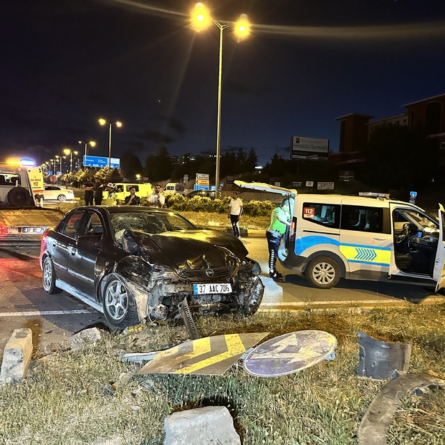 Kastamonu'da iki otomobil çarpıştı: 4 yaralı
