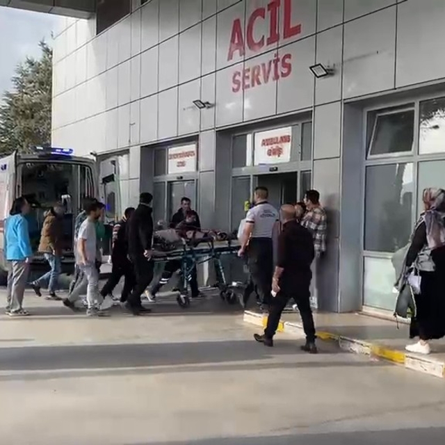 İskeleden düşen 2 işçi yaralandı