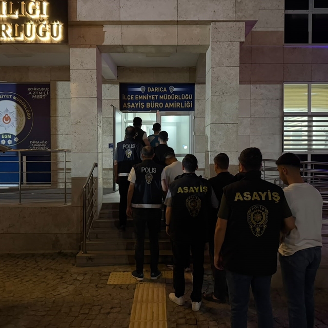 Darıca'da market ve kuyumcu yağmalayan 5 şüpheli tutuklandı