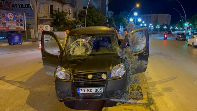 Hafif ticari aracın çarptığı belediye işçisi ağır yaralandı