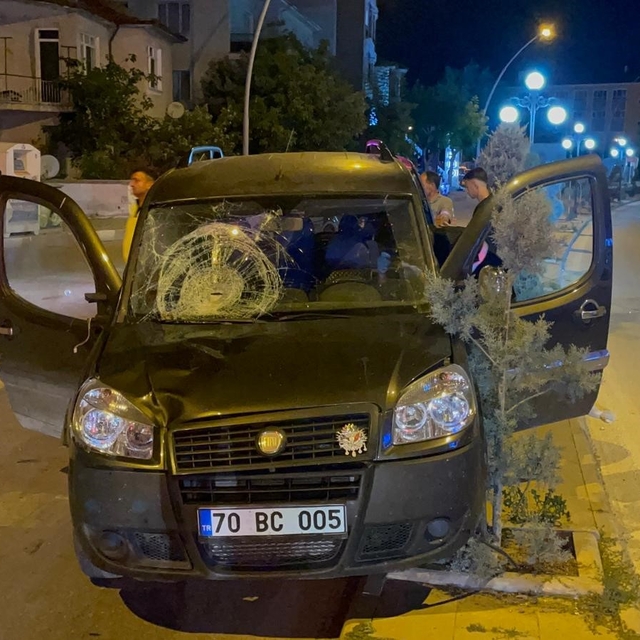 Hafif ticari aracın çarptığı belediye işçisi ağır yaralandı