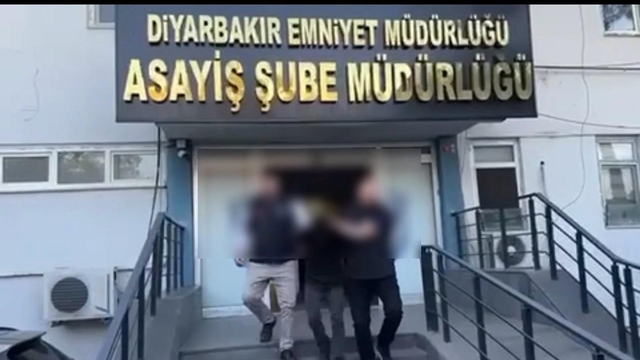 Diyarbakır'da Yapı Kredi ATM'si ve bazı iş yerlerini kurşunlayan 3 şüpheli yakalandı