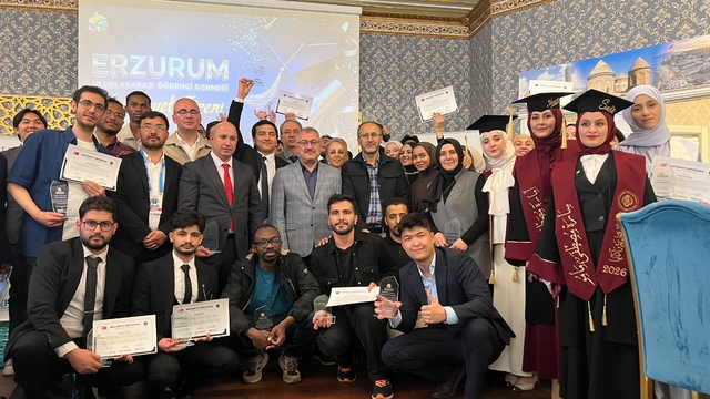 Erzurum'da eğitim alan uluslararası öğrenciler memleketlerine uğurlandı