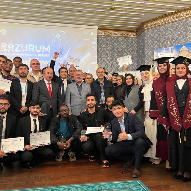 Erzurum'da eğitim alan uluslararası öğrenciler memleketlerine uğurlandı