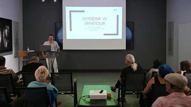 Ada Modern'de fotoğraf sanatı farklı yönleriyle mercek altına alındı