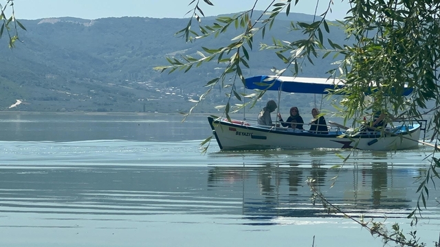 Uluabat Gölü'nün suları çekildi; Gölyazı'da hayat normale döndü