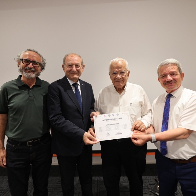 Dijital Yetkinler Kursunu tamamlayan emektarlar sertifikalarına kavuştu