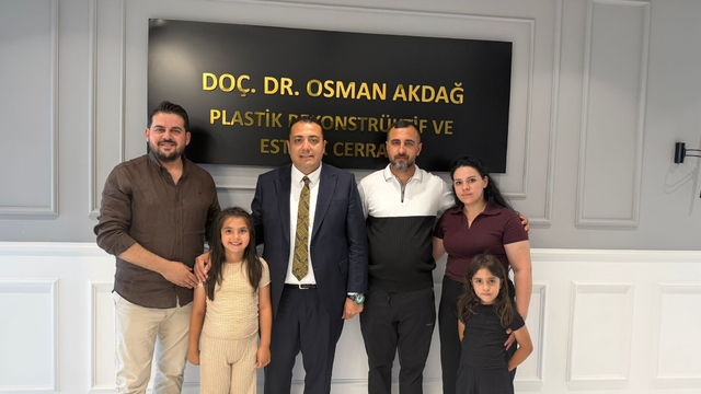 Kulağında mikrotia olan 8 yaşındaki Esila'nın tedavi süreci başladı
Tedavisi için sağlıkçıların tek yürek olduğu minik Esila, 12 saatlik ameliyatı başarıyla atlattı