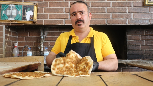 Ucuza lahmacun sattığı için şikayet edilen esnaf: "Yüzde 15 karla satıyorum"