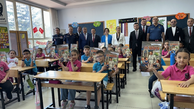 Burdur'da 42 bin 82 öğrenci karne alarak yaz tatiline başladı