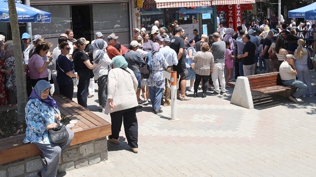 Gelibolu'da Muharrem ayı dolayısıyla aşure ikramı yapıldı