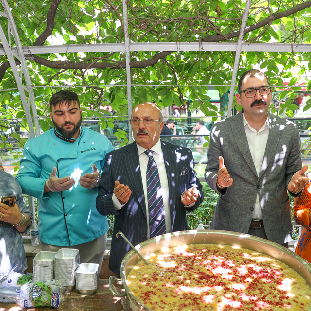 Taşköprü'de 2 bin kişiye aşure ikram edildi