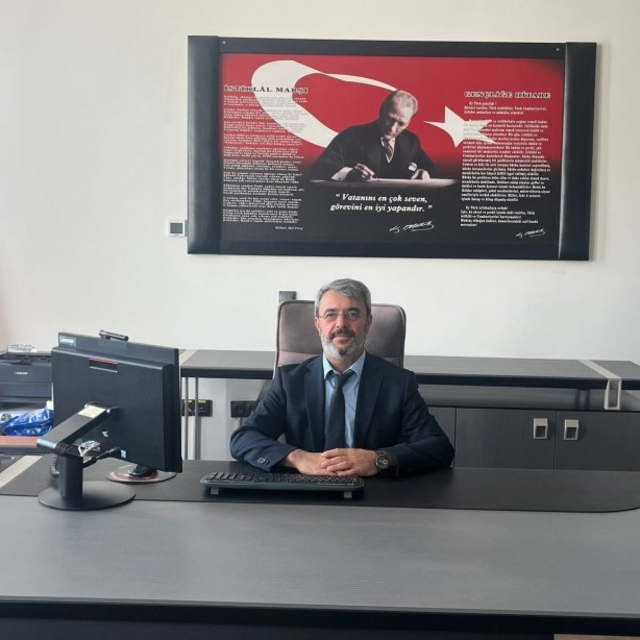 Tosya'da 36 yıllık öğretmen alkışlarla emekliliğe uğurlandı