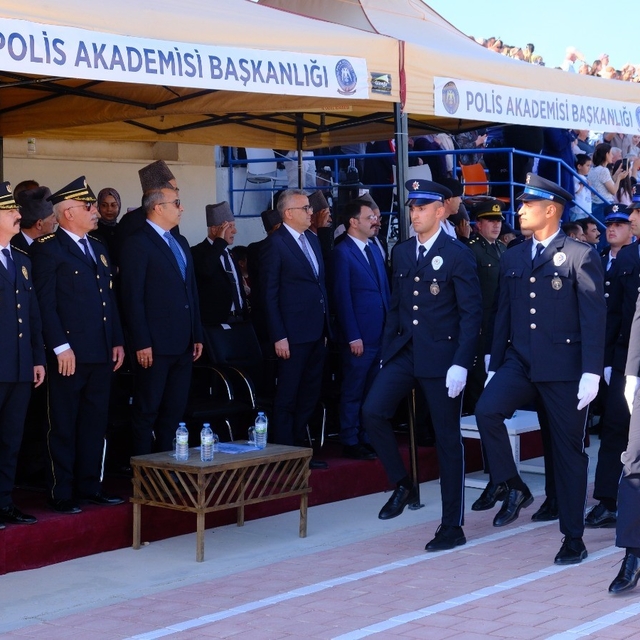 Karaman POMEM'de 409 polis adayı mezun oldu
POMEM mezuniyet töreninde sürpr...