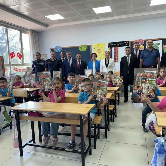 Burdur'da 42 bin 82 öğrenci karne alarak yaz tatiline başladı