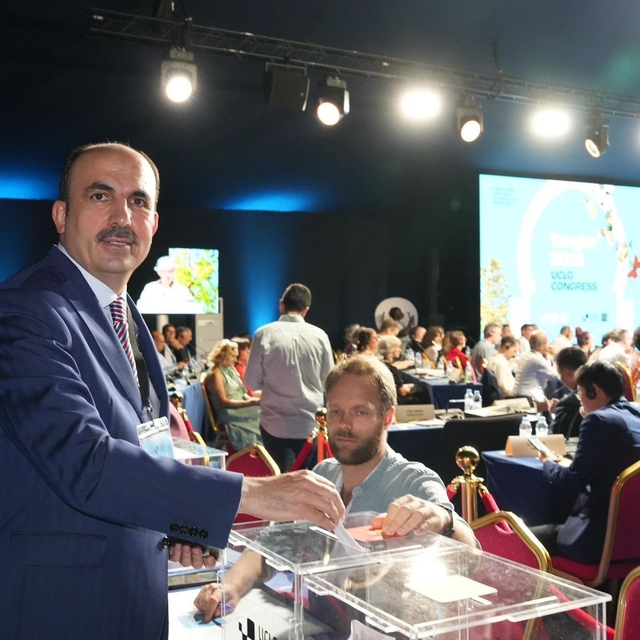 Eskişehir AK Parti Milletvekili Nebi Hatipoğlu, Uğur İbrahim Altay'ı tebrik...